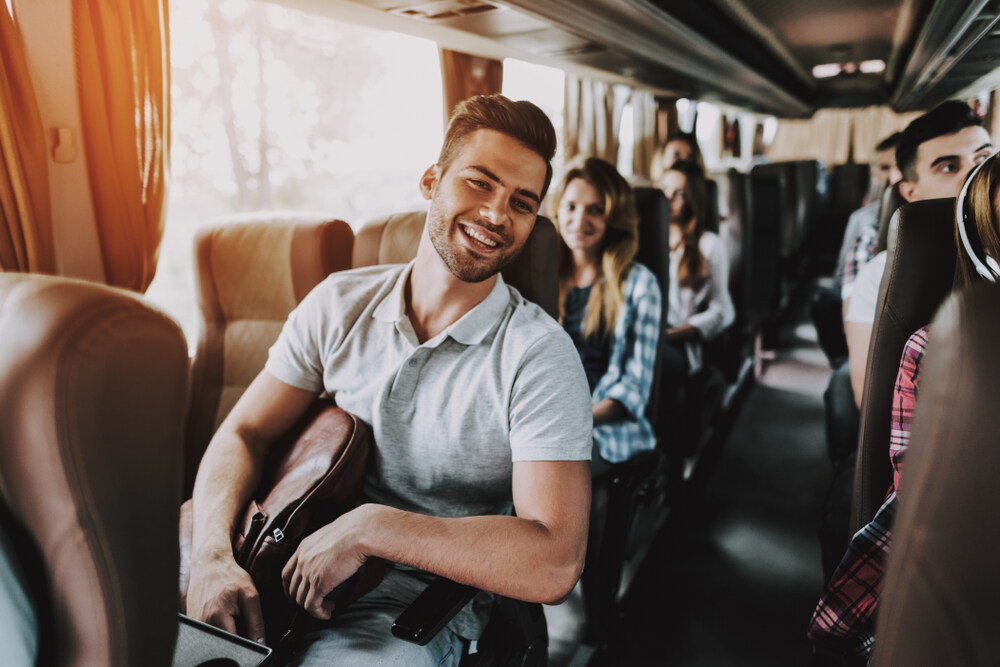 Alquila un autobús para viajar en grupo por Galicia